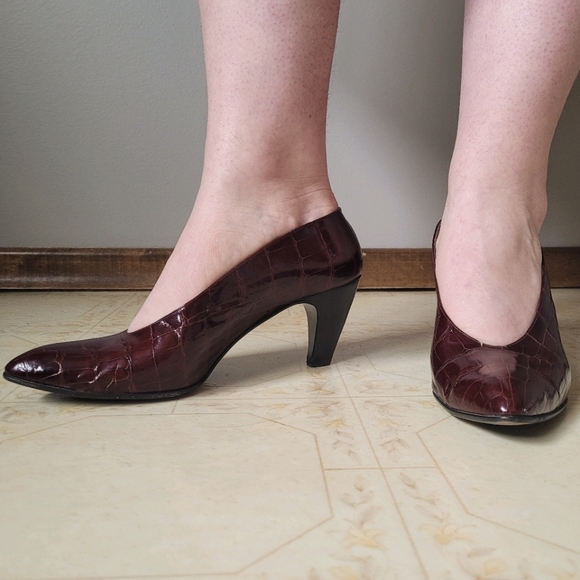 Bally croc embossed burgundy court heels vintage designer heels - Picture 2 of 16